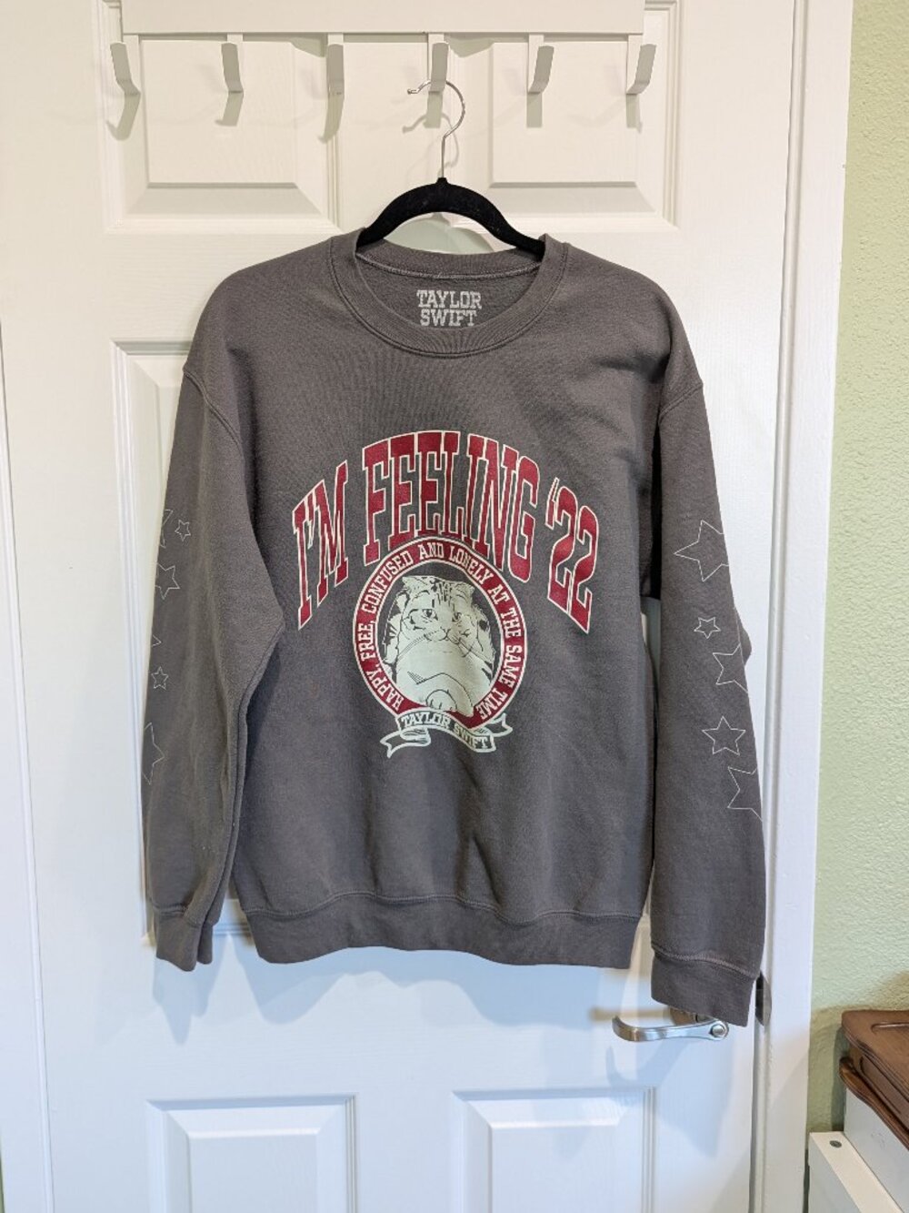 Taylor Swift I'm Feeling '22 Cat Graduation Sweatshirt size M